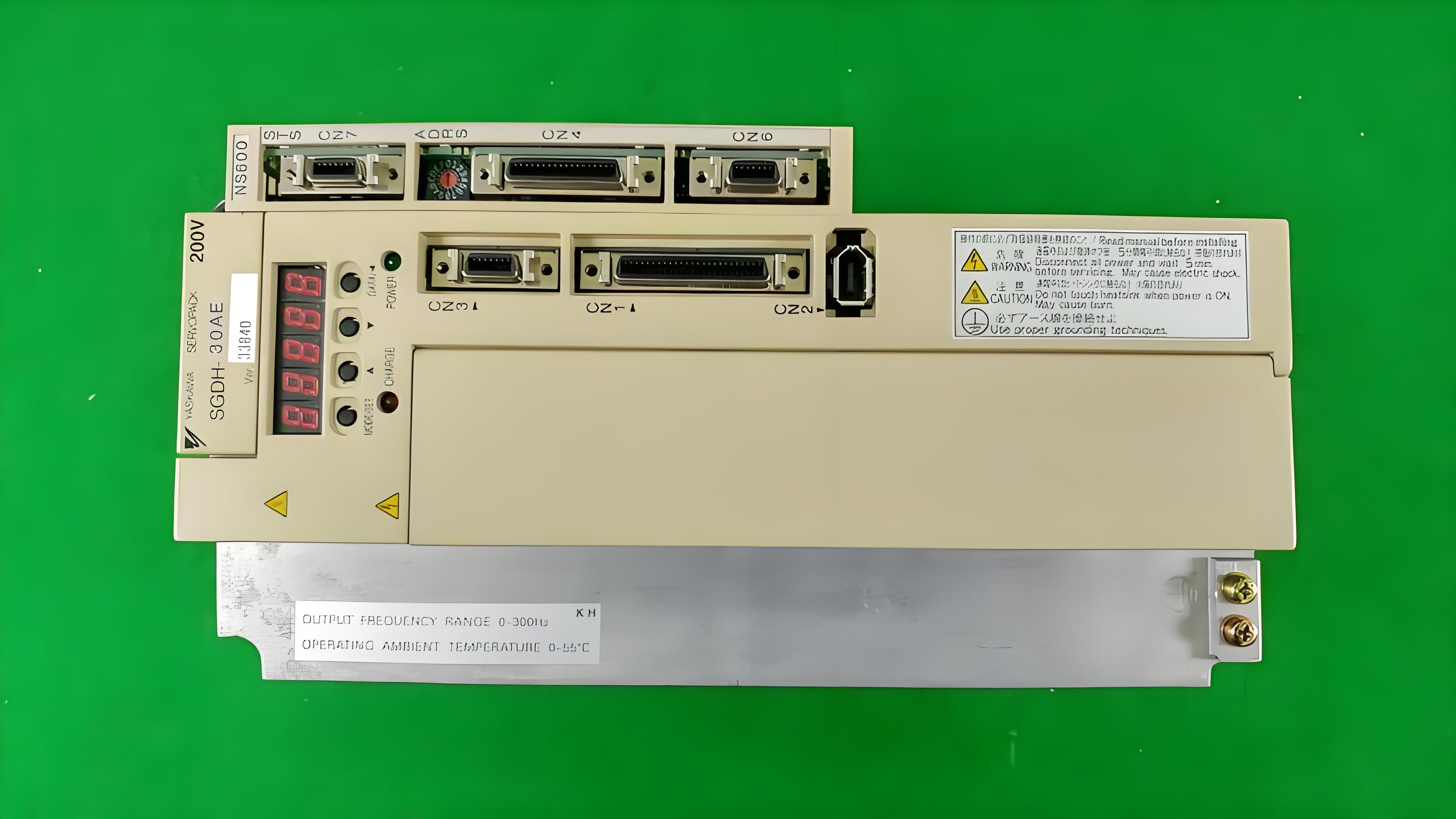 安川驅動器.jpg 安川驅動器.jpg